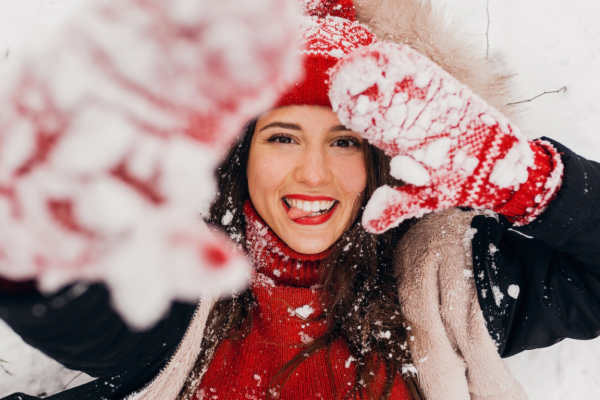 Морозные щёчки: стоит ли использовать румяна зимой.