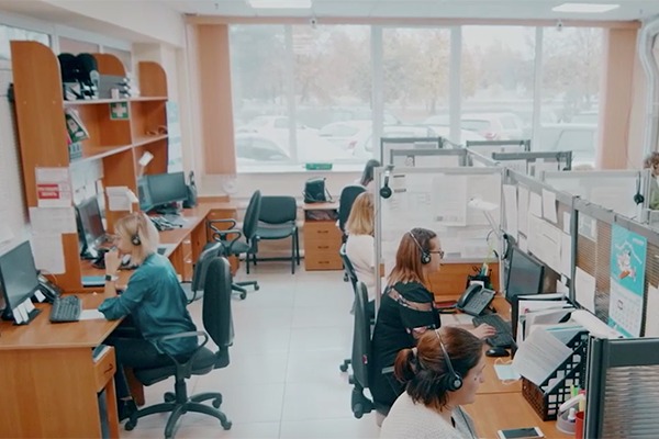 Невидимая «передовая»: контактный центр «Улыбки радуги».