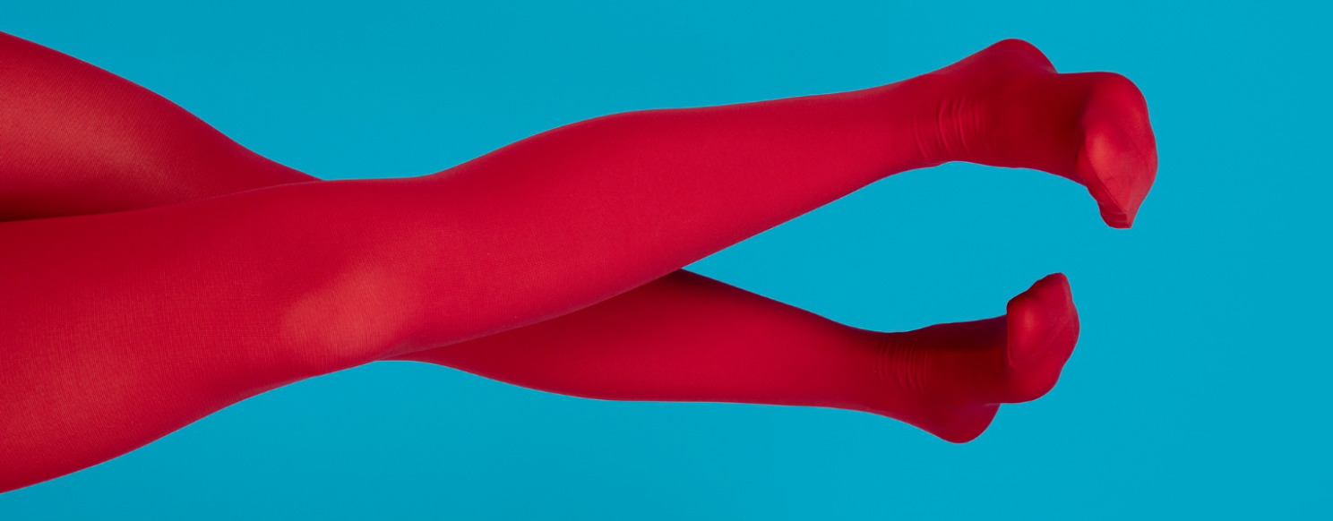 Дерматолог рассказала, почему рвутся колготки на пальцах.