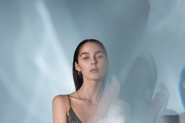 Чистые волосы — главный тренд весны 2026? .