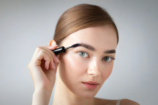 Как подобрать гель для бровей по типу: от ламинатора до прозрачного фиксатора.